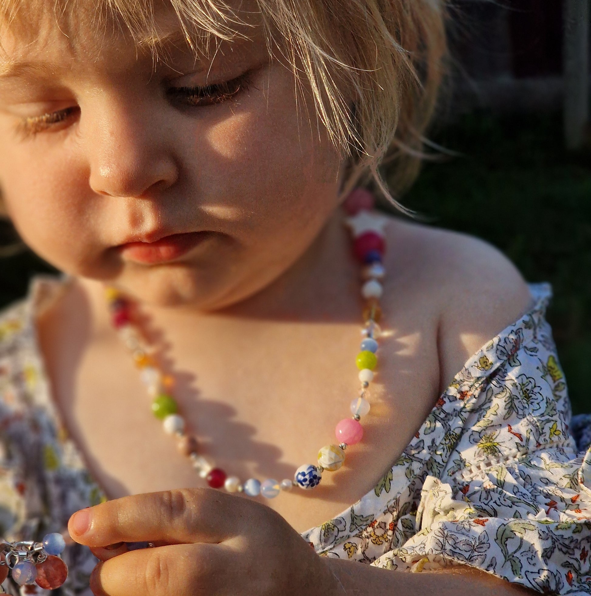 A one-of-a-kind 45 cm girls’ gemstone necklace featuring mother-of-pearl, moonstone, agate, freshwater pearls, tourmaline, clear quartz and andalusite with sterling silver clasp